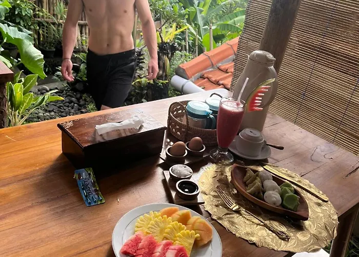 Wayan Bola Sidemen (Bali)